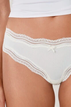 Damen Spitzen-Tanga in Weiß - Eleganter Hipster aus Mikrofaser