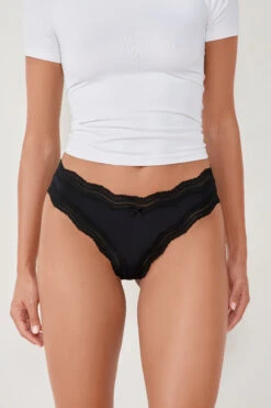 Eleganter Damen Tanga in Schwarz mit zarter Spitze und Mikrofaser
