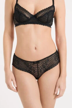 Eleganter Damen Shorty aus Spitze in Schwarz mit Schleife