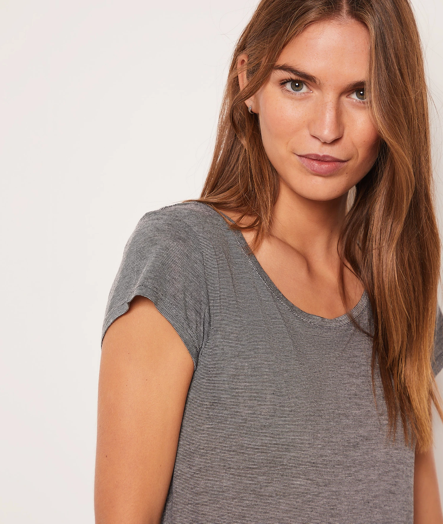 Damen Nachthemd Grau mit feiner Spitze - Elegantes Babydoll Kurzarm 5 Damen Nachthemd Grau mit feiner Spitze - Elegantes Babydoll Kurzarm – Bild 5