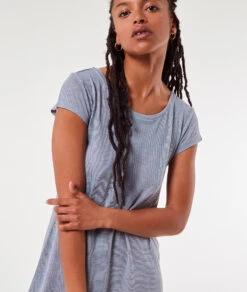 Elegantes Kurzarm Nachthemd mit Spitze in Marineblau -Etam Verkäufe 648585325 b