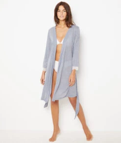 Luxuriöses Nachthemd in Marineblau mit edlen Spitzendetails & Gürtel 7 Luxuriöses Nachthemd in Marineblau mit edlen Spitzendetails & Gürtel -Etam Verkäufe 648586425 6