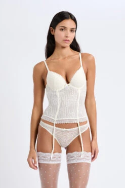 Exquisites Guipure-Spitze Dessous-Set in Ecru mit abnehmbarem Strapsgürtel -Etam Verkäufe 649775980 6