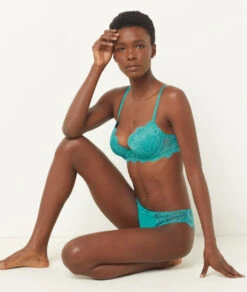 Komfortabler Bügelloser Schalen-BH in Türkis – Leicht Gefüttert mit Tiefem Ausschnitt