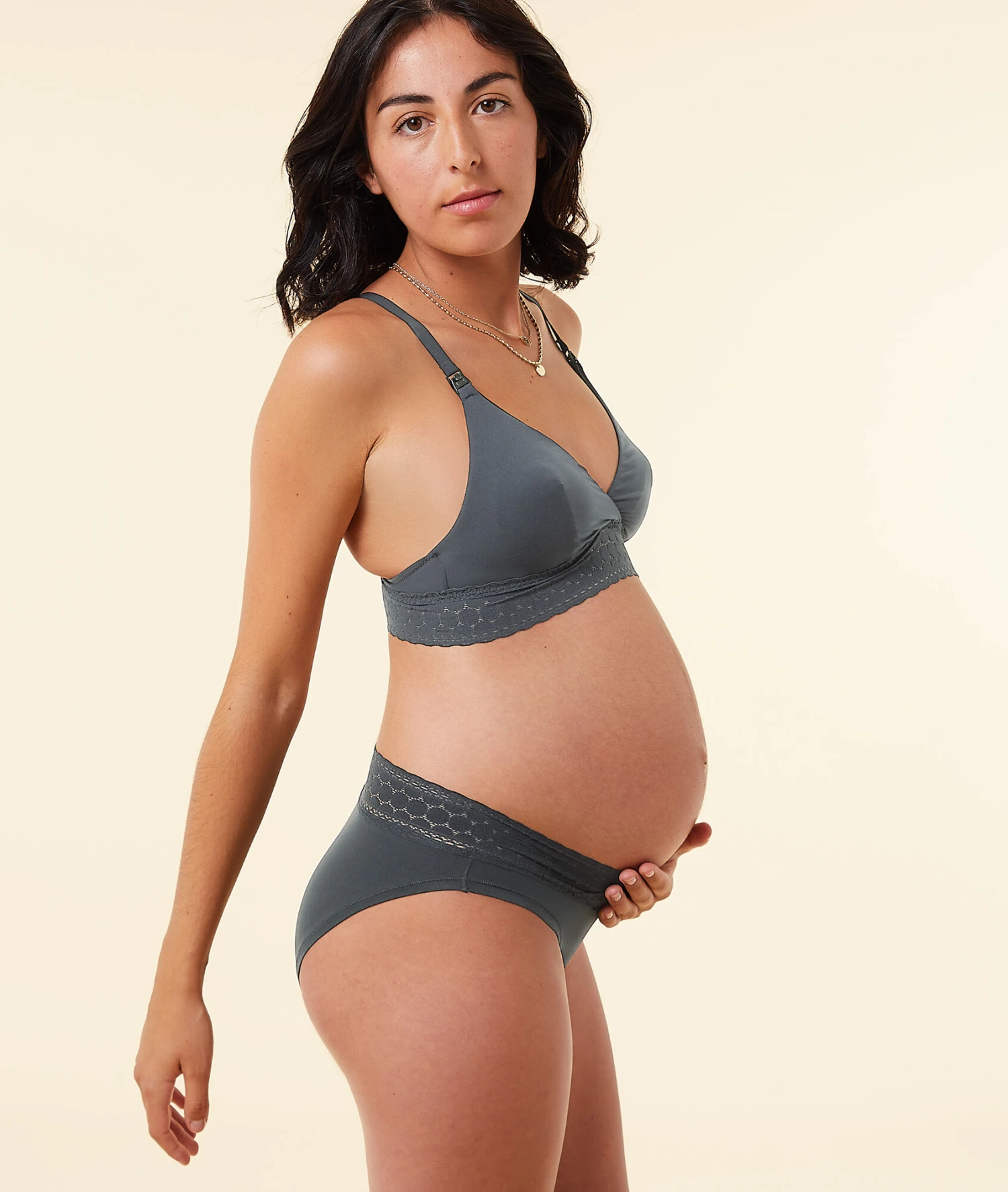 Bequemes Umstandshöschen mit eleganten Spitzen-Details in Blau 3 Bequemes Umstandshöschen mit eleganten Spitzen-Details in Blau – Bild 3