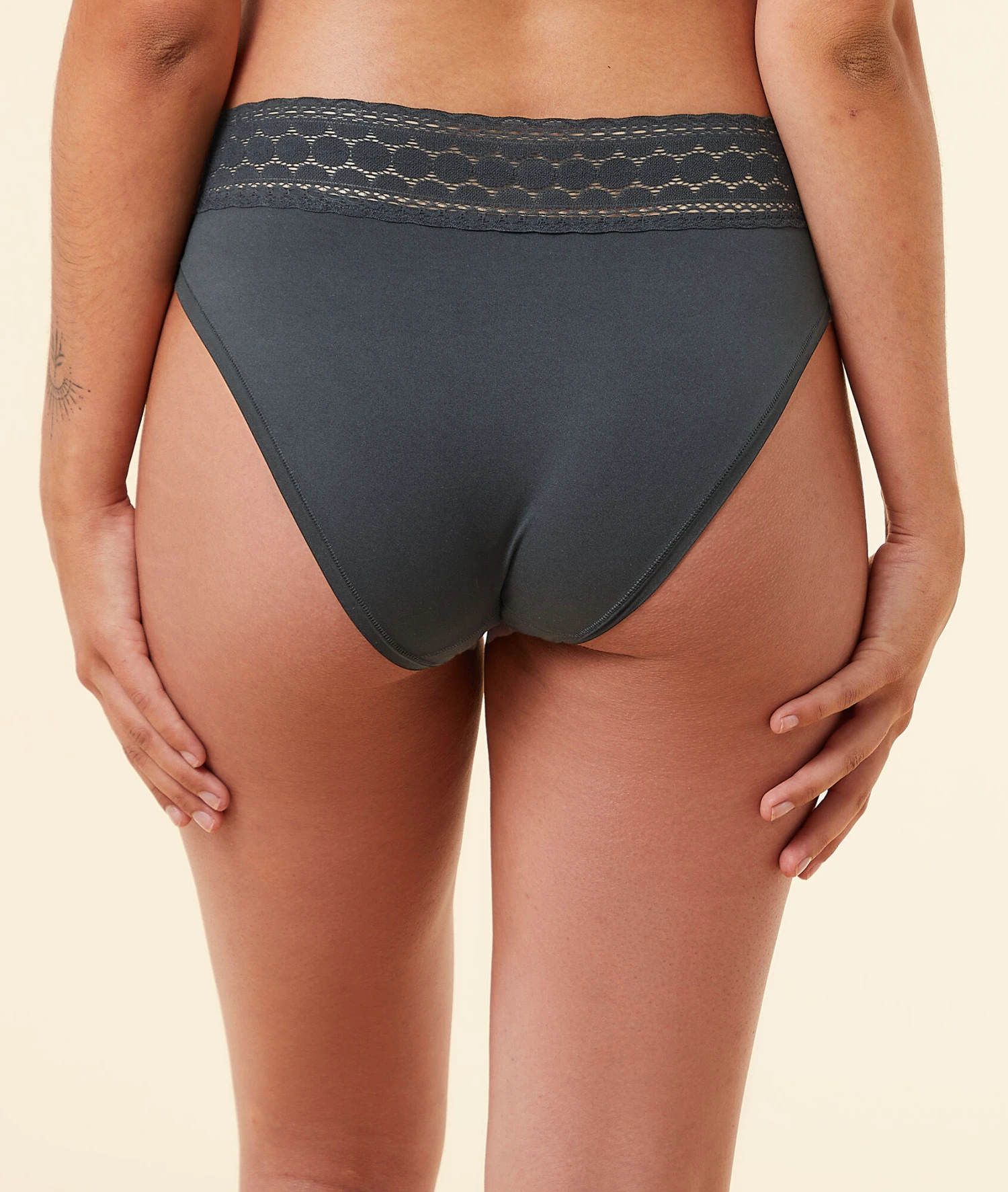 Bequemes Umstandshöschen mit eleganten Spitzen-Details in Blau 2 Bequemes Umstandshöschen mit eleganten Spitzen-Details in Blau – Bild 2