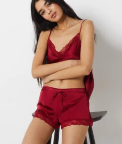 Seiden-Shorts für Damen in Rot mit eleganter Spitze