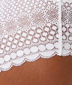 Weißer Spitzen Shorty mit floralem Muster und Zierschleife -Etam Verkäufe 651530101 b