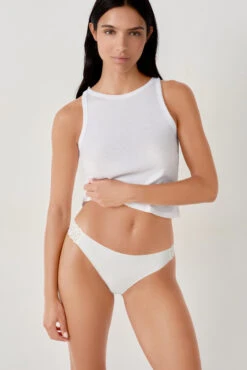 Weicher Mikrofaser Slip Damen in Weiß mit eleganter Spitze 8 Weicher Mikrofaser Slip Damen in Weiß mit eleganter Spitze -Etam Verkäufe 651567701 b