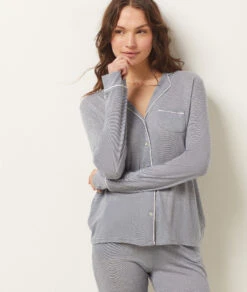 Damen Pyjamaoberteil in Marineblau - Edles Schlafshirt mit Paspelierung 9 Damen Pyjamaoberteil in Marineblau - Edles Schlafshirt mit Paspelierung -Etam Verkäufe 651599525 c
