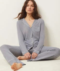 Damen Pyjamaoberteil in Marineblau - Edles Schlafshirt mit Paspelierung