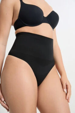 Formender High-Waist String – Nahtlose Shapewear für Damen in Schwarz -Etam Verkäufe 652106005 c