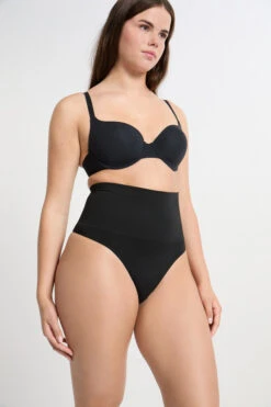 Formender High-Waist String – Nahtlose Shapewear für Damen in Schwarz