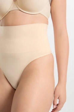 Formender Shapewear String mit hoher Taille - Nahtlos & Formgebend Beige 9 Formender Shapewear String mit hoher Taille - Nahtlos & Formgebend Beige -Etam Verkäufe 652106083 c