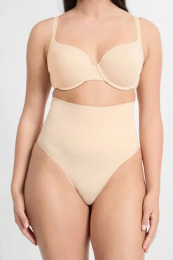 Formender Shapewear String mit hoher Taille - Nahtlos & Formgebend Beige 6 Formender Shapewear String mit hoher Taille - Nahtlos & Formgebend Beige -Etam Verkäufe 652106083 x