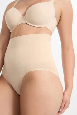 Shapewear Miederhose mit Hoher Taille – Mittlerer Halt in Beige 9 Shapewear Miederhose mit Hoher Taille – Mittlerer Halt in Beige -Etam Verkäufe 652106983 c