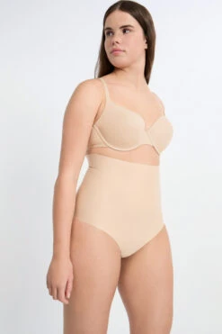 Figurformende Panty mit Hoher Taille - Extra Starker Halt & Bauch-Weg Effekt 8 Figurformende Panty mit Hoher Taille - Extra Starker Halt & Bauch-Weg Effekt -Etam Verkäufe 652111883 b