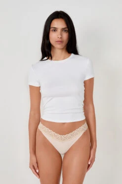 V-Form Tanga aus Mikrofaser und Spitze – Farbe Leinen 7 V-Form Tanga aus Mikrofaser und Spitze – Farbe Leinen -Etam Verkäufe 652435381 6