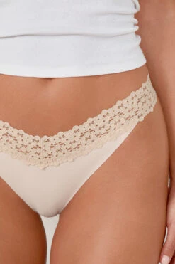 V-Form Tanga aus Mikrofaser und Spitze – Farbe Leinen 9 V-Form Tanga aus Mikrofaser und Spitze – Farbe Leinen -Etam Verkäufe 652435381 c