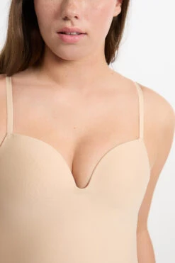 Figurformender Sculpting Bodysuit mit Starkem Halt – Beige -Etam Verkäufe 652446183 c