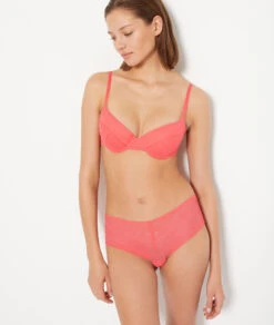Spitzen-Shorty Koralle - Elegante Unterwäsche aus irisierender Spitze