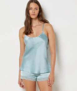 Elegantes Seidentop aus 100% Naturseide in Himmelblau – Luxuriöser Komfort