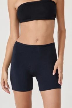 Komfortable Radler-Shorts aus dehnbarer Bio-Baumwolle in Schwarz