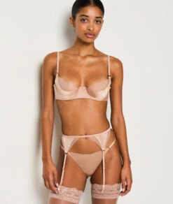 Luxuriöser Seiden-Strumpfhalter mit Tüll-Details – Sinnliches Blush