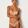 Eleganter Tanga aus Seide und Tüll in Blush – Luxuriöse Damen-Dessous -Etam Verkäufe 652771194 x