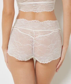 Nachhaltiger Spitzen-Shorty in Boyleg-Form – Sanfter Tragekomfort in Ekrü 7 Nachhaltiger Spitzen-Shorty in Boyleg-Form – Sanfter Tragekomfort in Ekrü -Etam Verkäufe 652821780 a