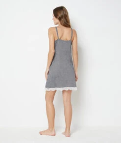 Elegantes Damen Nachthemd mit Spitze in Grau – Nachhaltig & Weich -Etam Verkäufe 653077102 a