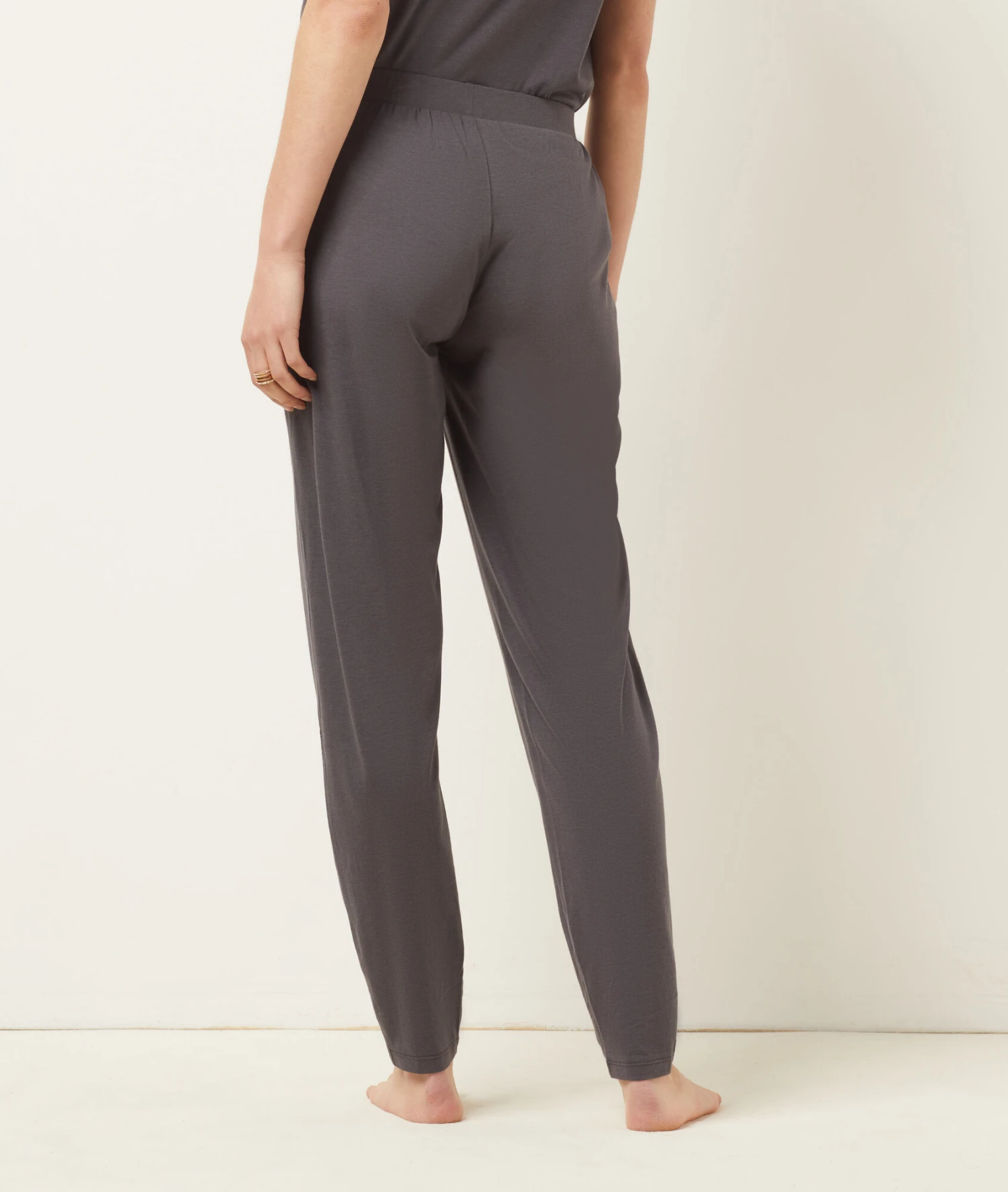 Anthrazitfarbene Pyjama Shorts – Bequeme Schlafhose mit Taschen 2 Anthrazitfarbene Pyjama Shorts – Bequeme Schlafhose mit Taschen – Bild 2