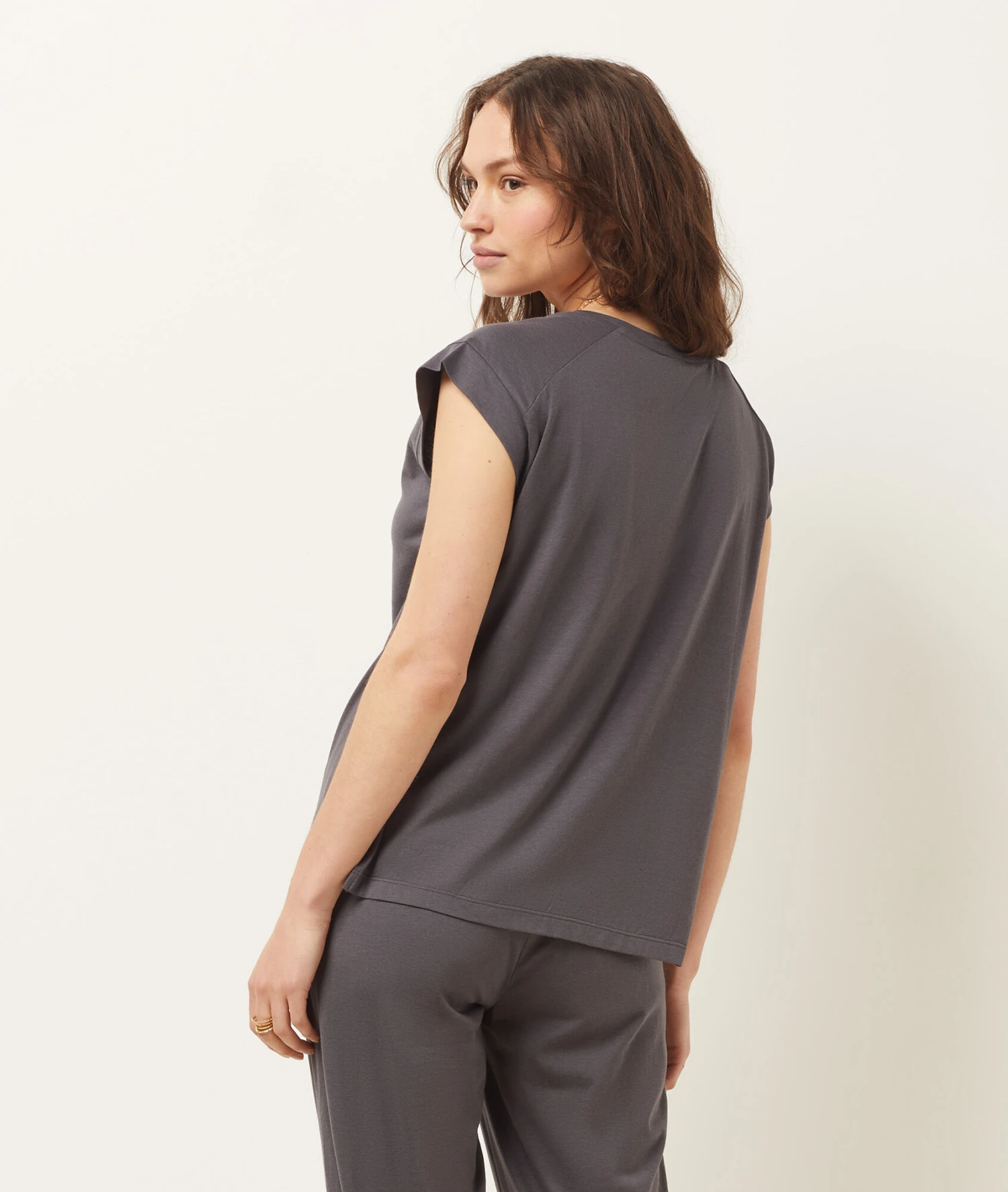 Bequemes Kurzarm Pyjama Oberteil in Anthrazit - Weiches Schlafshirt 2 Bequemes Kurzarm Pyjama Oberteil in Anthrazit - Weiches Schlafshirt – Bild 2