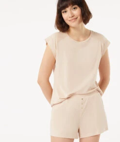 Bequemes Pyjama Oberteil in Beige – Weiches Kurzarm-Schlafshirt für Damen