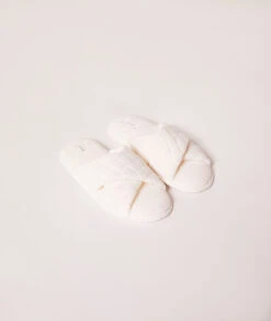 Luxuriöse Damen Hausschuhe in Weiß – Flauschige Kunstfell Pantoffeln