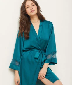 Luxuriöses Seidiges Nachthemd mit Edlen Spitzendetails - Entenblau