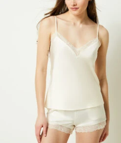 Elegantes Satin Caraco mit Spitzenbesatz in Ecru – Stilvolle Nachtwäsche 9 Elegantes Satin Caraco mit Spitzenbesatz in Ecru – Stilvolle Nachtwäsche -Etam Verkäufe 653508180 c