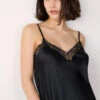 Satin Nachthemd mit Spitze – Elegantes Damen Schlafkleid in Schwarz 11 Satin Nachthemd mit Spitze – Elegantes Damen Schlafkleid in Schwarz -Etam Verkäufe 653508205 x