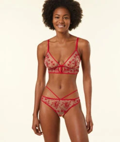 Eleganter Roter Tanga mit Floraler Stickerei und Tüll-Details 7 Eleganter Roter Tanga mit Floraler Stickerei und Tüll-Details -Etam Verkäufe 653518473 6