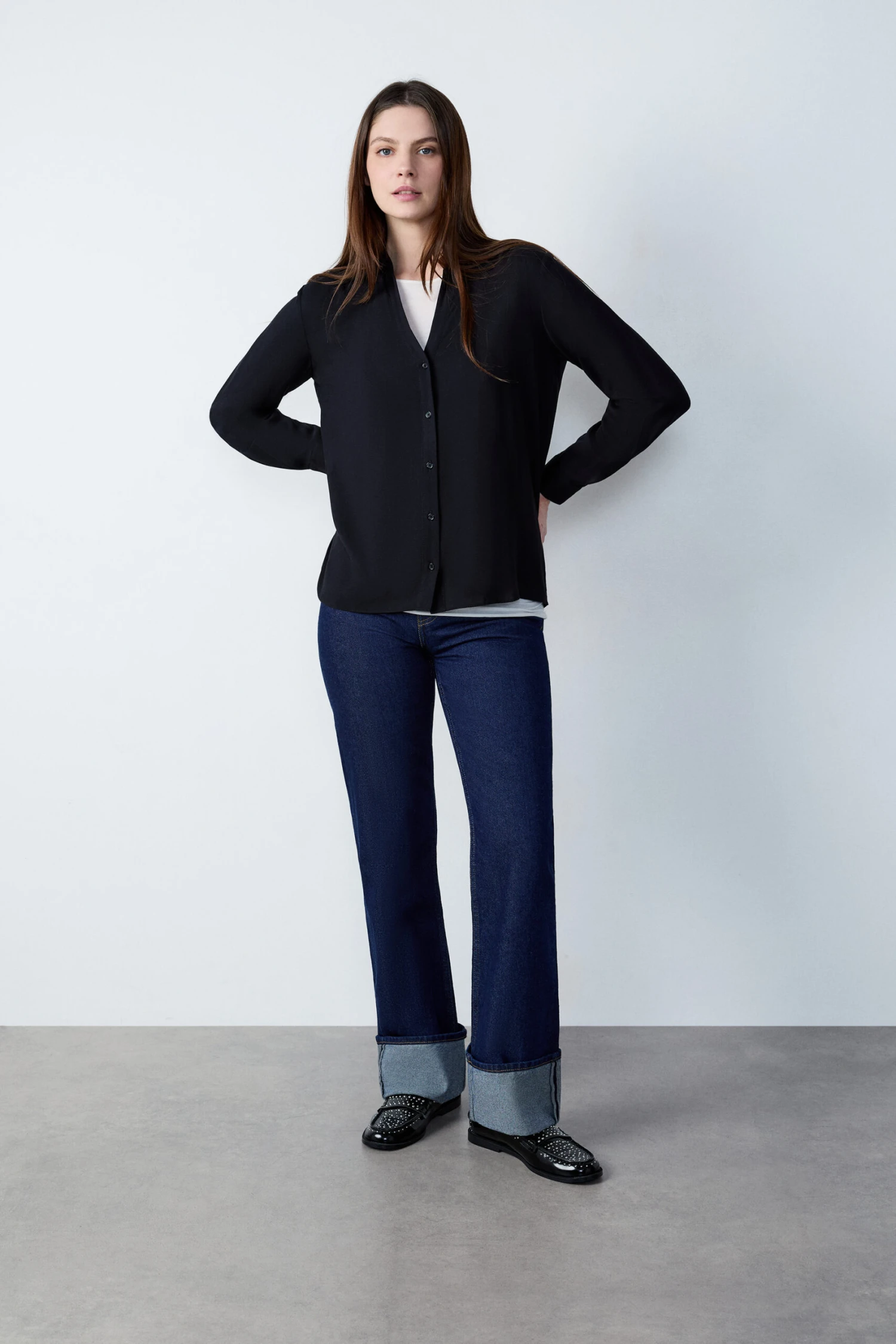 Hemd Mit V-Ausschnitt SCHWARZ 2 Hemd Mit V-Ausschnitt SCHWARZ – Bild 2