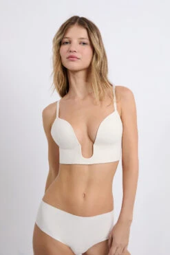 Rückenfreier BH ohne Bügel mit tiefem Dekolleté – Unsichtbarer Halt für besondere Anlässe 11 Rückenfreier BH ohne Bügel mit tiefem Dekolleté – Unsichtbarer Halt für besondere Anlässe -Etam Verkäufe 653590480 b