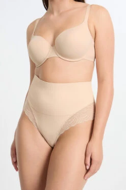 Figurformender Tanga Hohe Taille mit Spitze - Bauch-Weg Effekt & Komfort