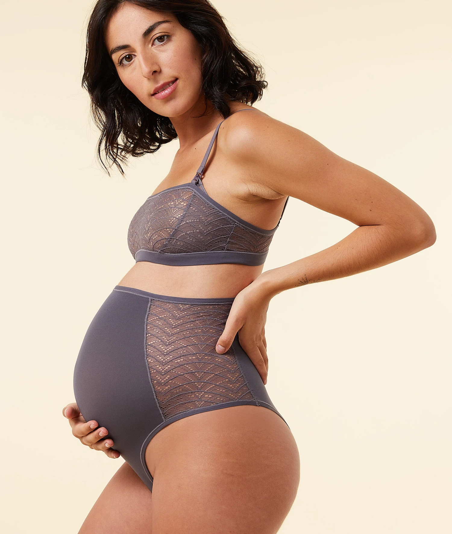 Schwangerschafts-Tanga mit hoher Taille - Spitze & Mikrofaser in Anthrazit 3 Schwangerschafts-Tanga mit hoher Taille - Spitze & Mikrofaser in Anthrazit – Bild 3