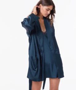 Satin Morgenmantel mit Fleece-Futter Marineblau - Eleganter Damen Bademantel 9 Satin Morgenmantel mit Fleece-Futter Marineblau - Eleganter Damen Bademantel -Etam Verkäufe 653723525 c