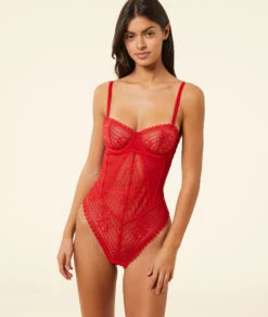 Eleganter Roter Spitzenbody – Sinnliche Transparenz mit Bügel-Halt