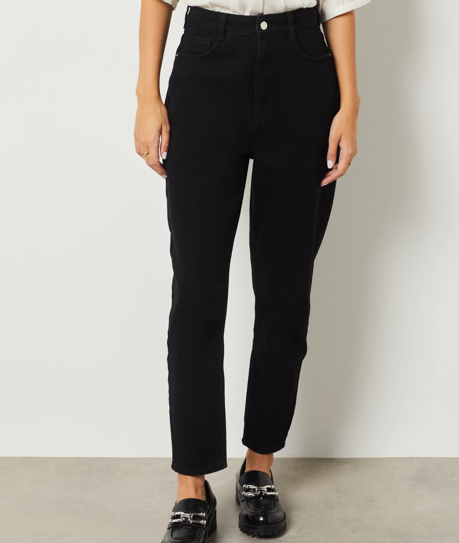 Jeans Mit Hoher Taille Im Karottenschnitt, 100 % Baumwolle SCHWARZ 5 Jeans Mit Hoher Taille Im Karottenschnitt, 100 % Baumwolle SCHWARZ – Bild 5