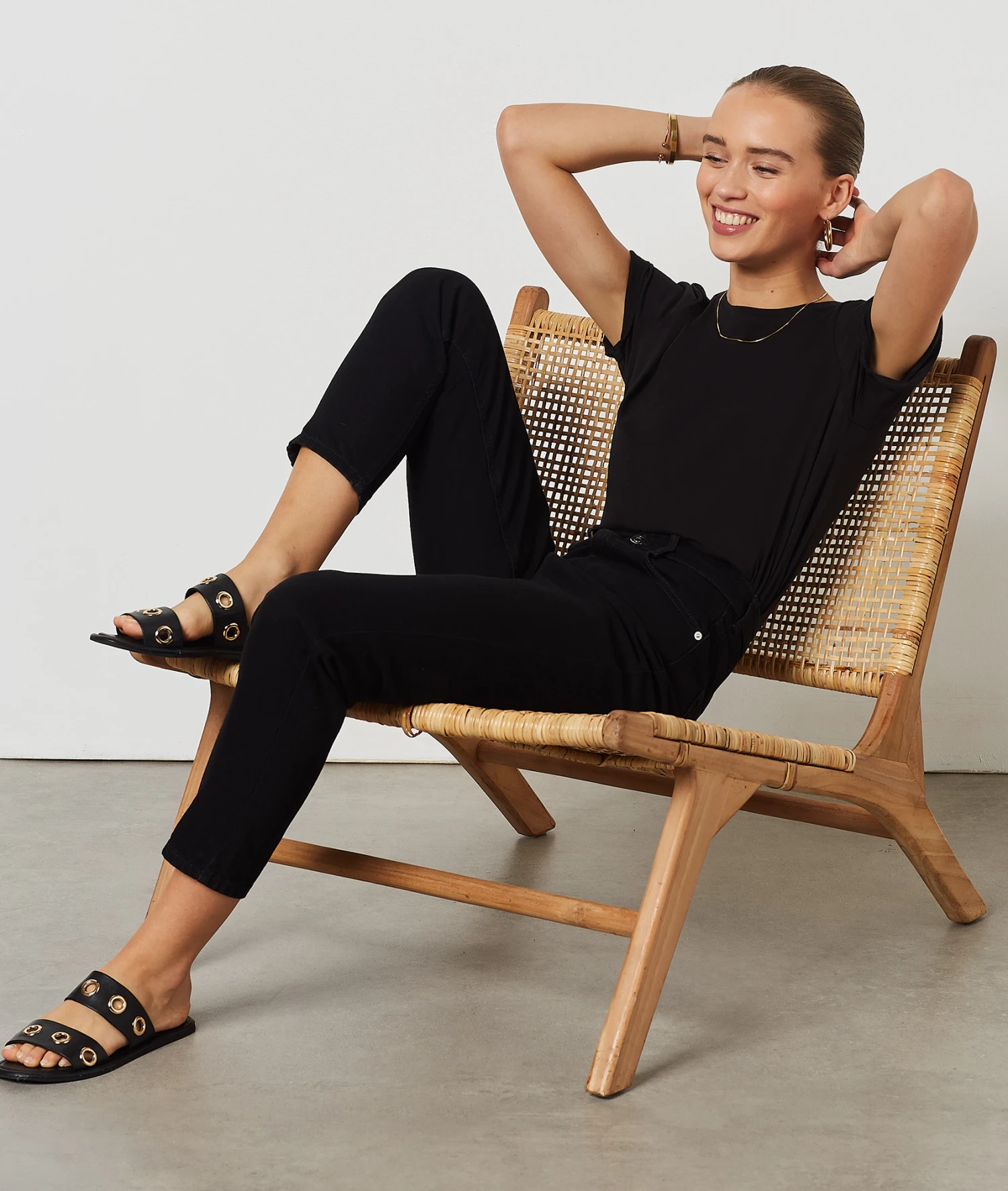 Jeans Mit Hoher Taille Im Karottenschnitt, 100 % Baumwolle SCHWARZ 6 Jeans Mit Hoher Taille Im Karottenschnitt, 100 % Baumwolle SCHWARZ – Bild 6