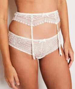 Eleganter Spitzen-Strumpfhalter in Ecru – Verführerischer Strapsgürtel für Damen -Etam Verkäufe 653739980 b