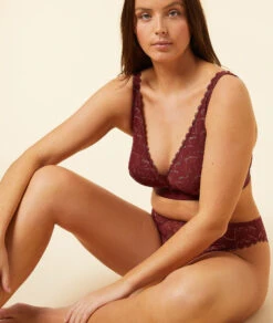 Bügelloser Triangel BH für große Größen – Granatrot für D-G Cups