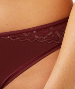 Elegante Spitze Panty in Granatrot – Komfortabler Slip mit Blatt-Design -Etam Verkäufe 653764075 b